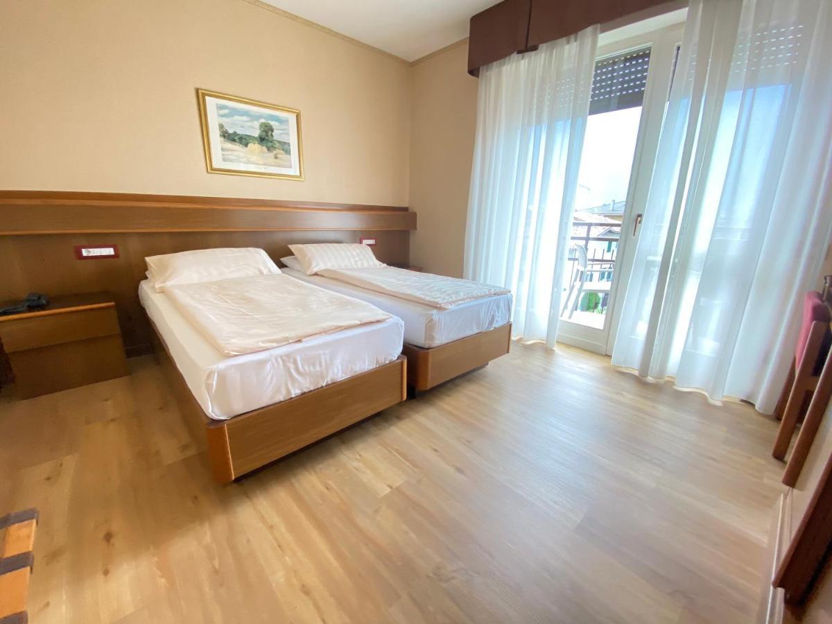 Sunlake Hotel リーヴァ・デル・ガルダ エクステリア 写真