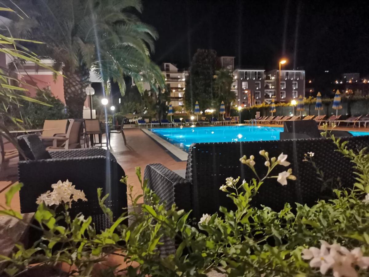 Sunlake Hotel リーヴァ・デル・ガルダ エクステリア 写真