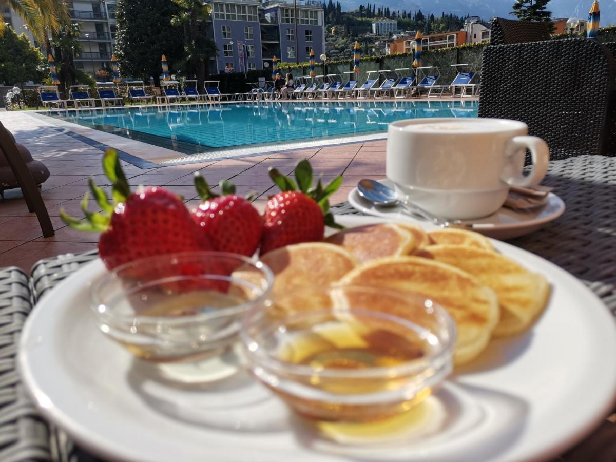 Sunlake Hotel リーヴァ・デル・ガルダ エクステリア 写真