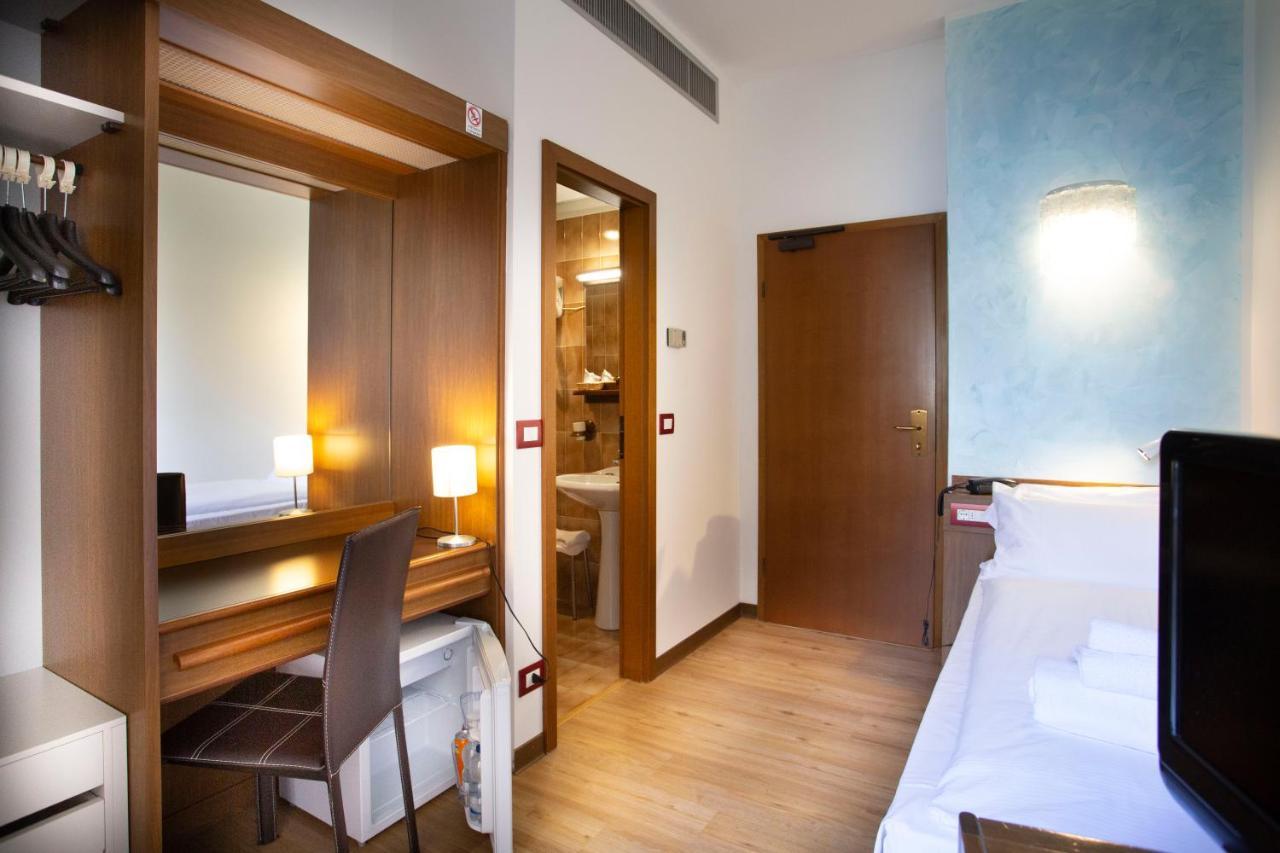 Sunlake Hotel リーヴァ・デル・ガルダ エクステリア 写真
