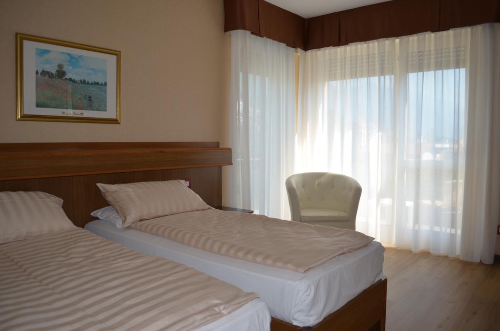 Sunlake Hotel リーヴァ・デル・ガルダ エクステリア 写真